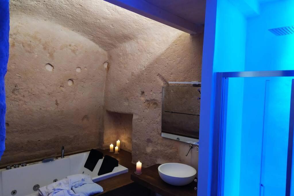 Fornaci 46 Sassi Con Idromassaggio Villa Matera Luaran gambar